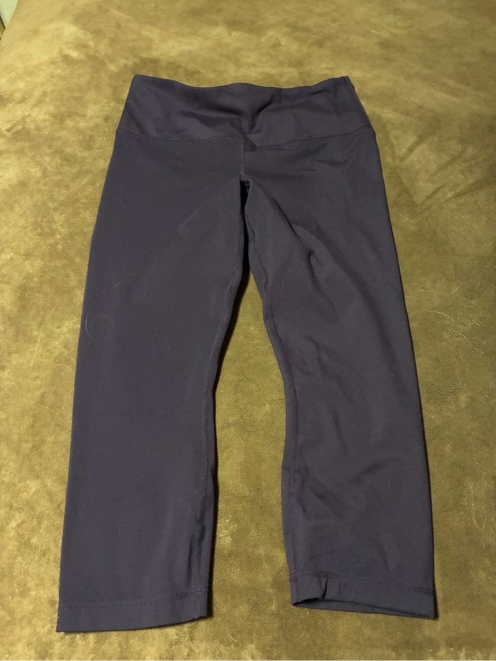 Women's purple plum Cropped Active Leggings